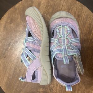 Osh Kosh B’gosh water shoes size8